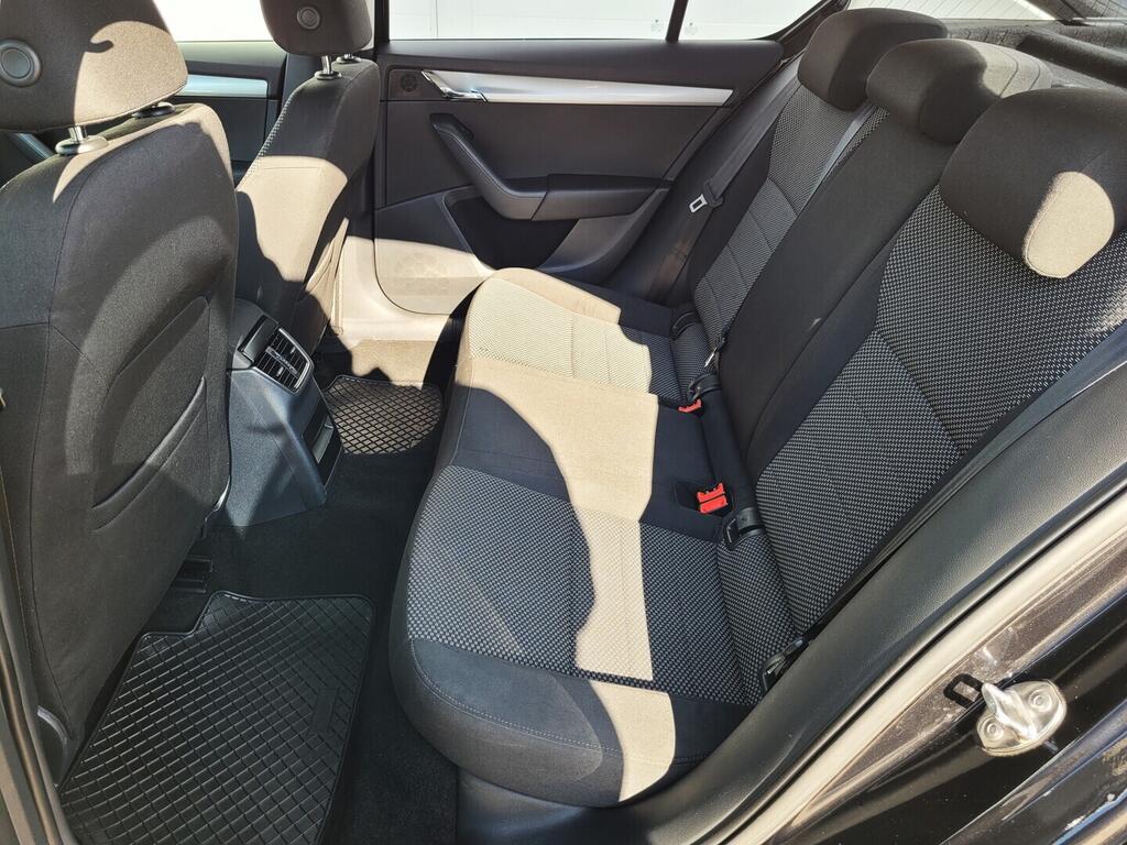 O619V07681_32.webp_OCTAVIA Ambition 1.2 TSI 63 kW manuál