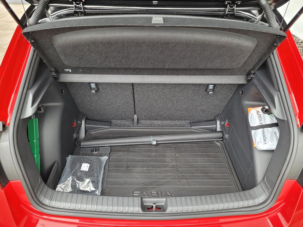 O619V07686_27.webp_FABIA Monte Carlo 1.0 TSI 85 kW manuál, DPH