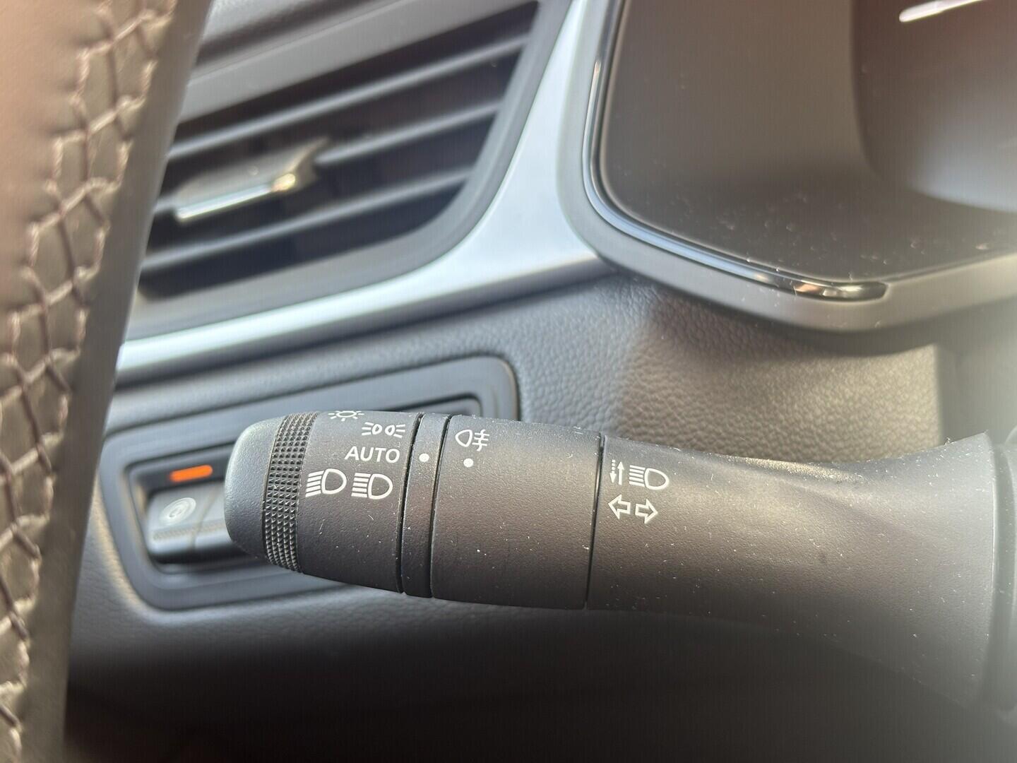 O619V07690_21.webp_CAPTUR  1.0 TCe 67 kW manuál, DPH