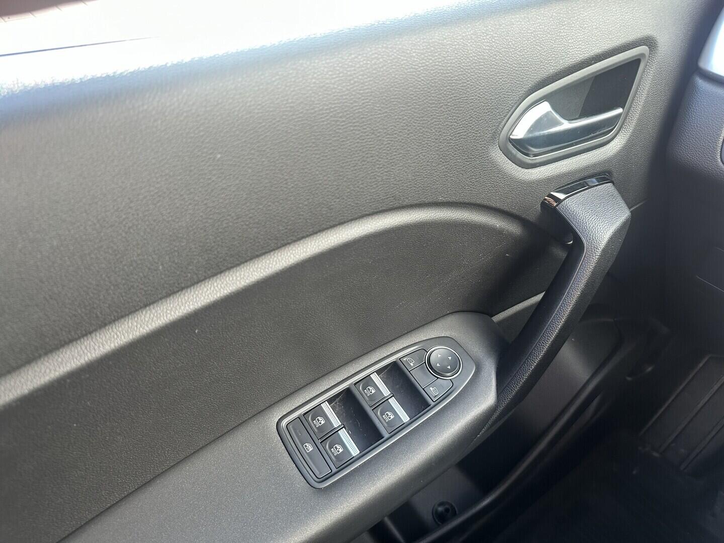 O619V07690_24.webp_CAPTUR  1.0 TCe 67 kW manuál, DPH