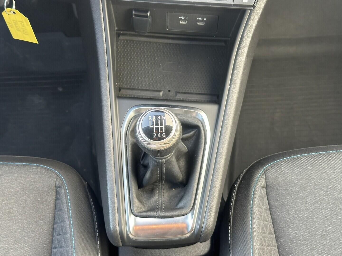 O619V07690_25.webp_CAPTUR  1.0 TCe 67 kW manuál, DPH