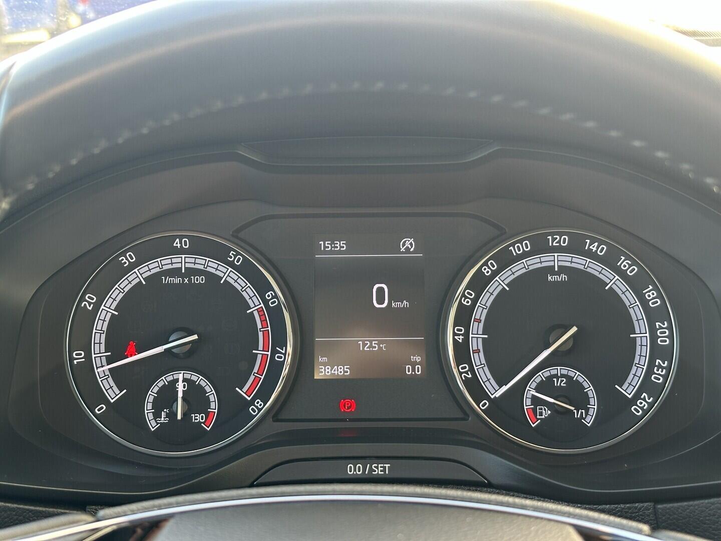 O619V07703_19.webp_KAROQ Active 1.5 TSI 110 kW manuál, DPH