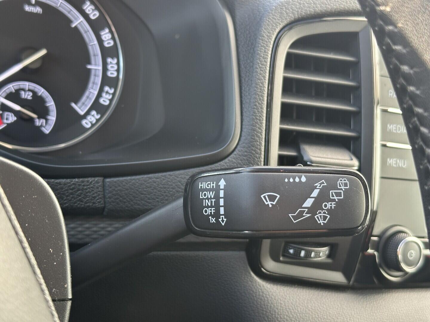 O619V07703_22.webp_KAROQ Active 1.5 TSI 110 kW manuál, DPH