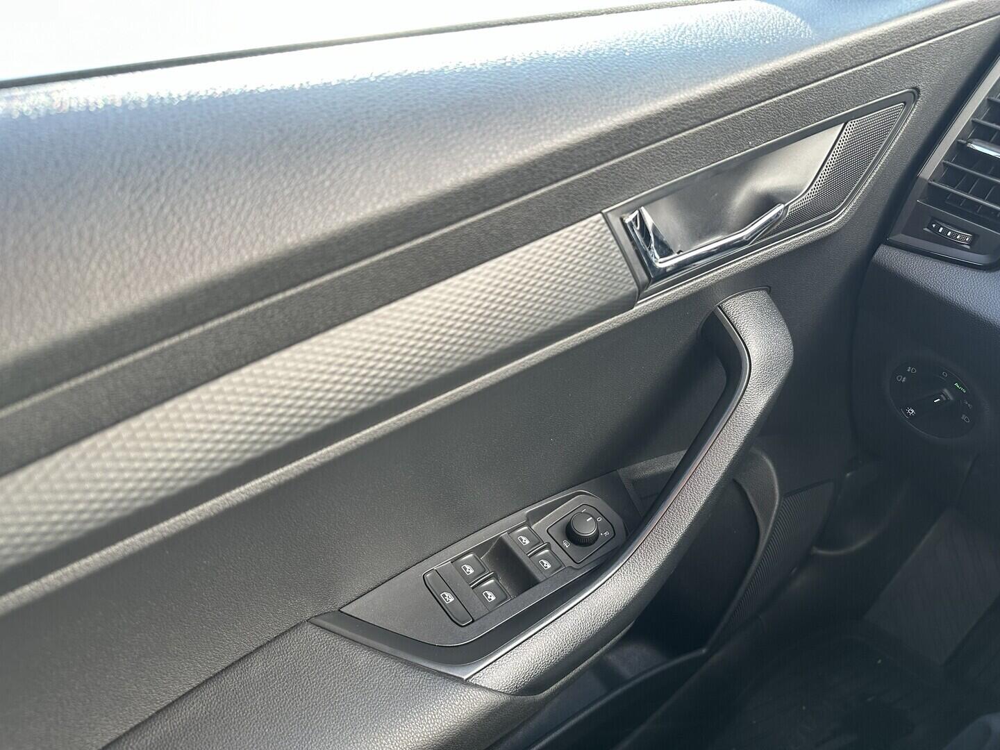 O619V07703_23.webp_KAROQ Active 1.5 TSI 110 kW manuál, DPH