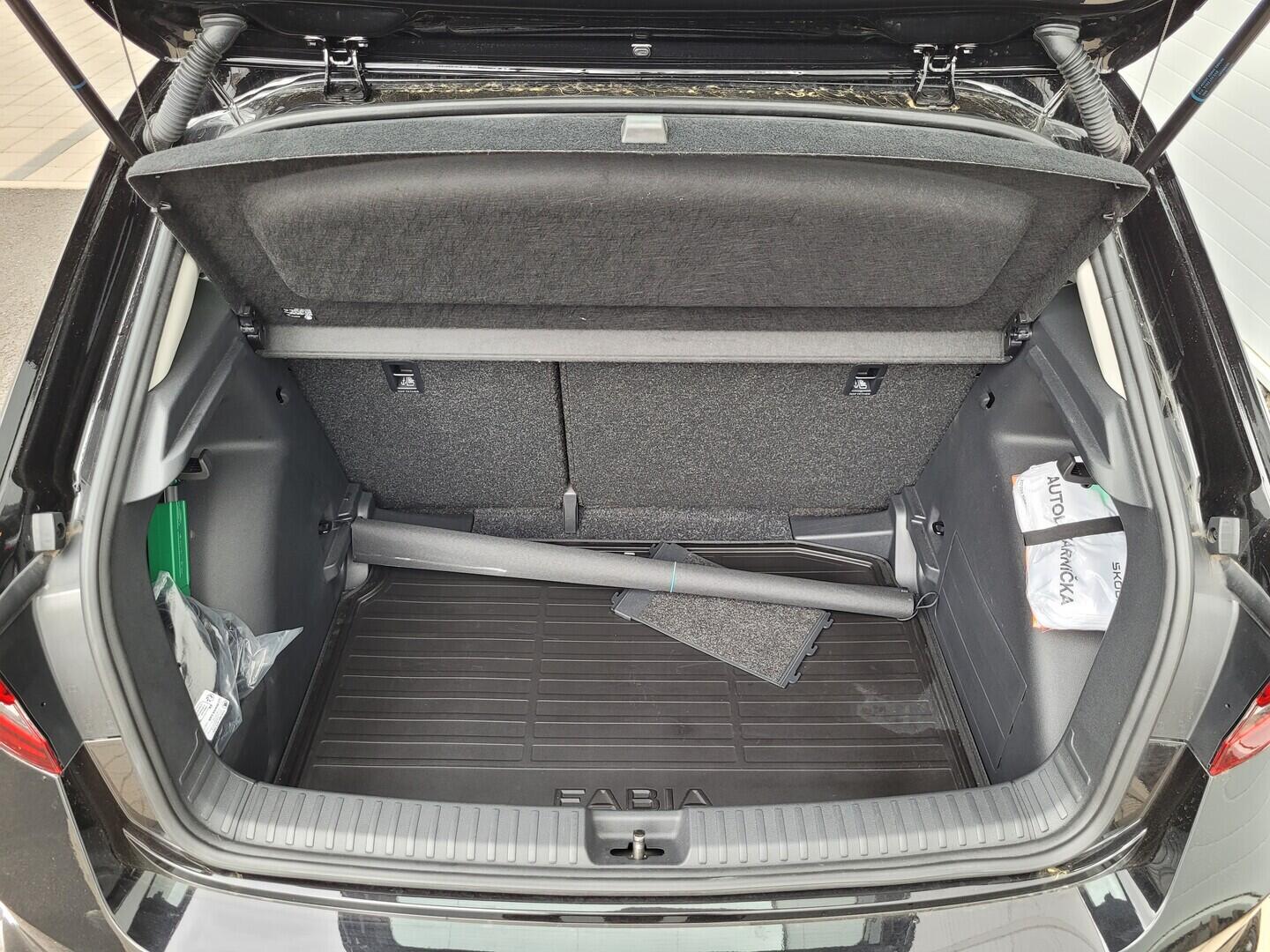 O619V07713_27.webp_FABIA Selection 1.0 TSI 70 kW manuál, DPH