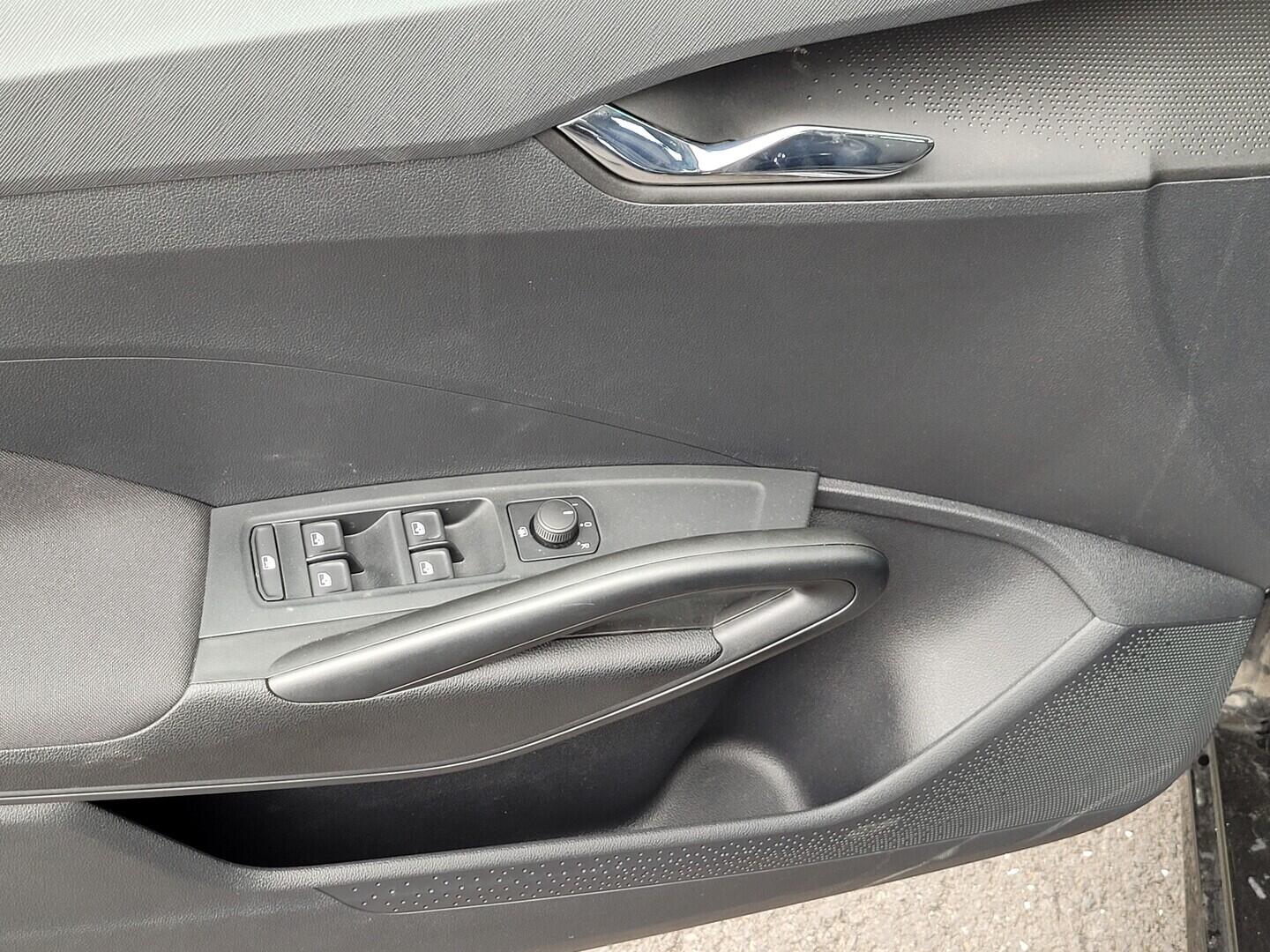 O619V07713_31.webp_FABIA Selection 1.0 TSI 70 kW manuál, DPH