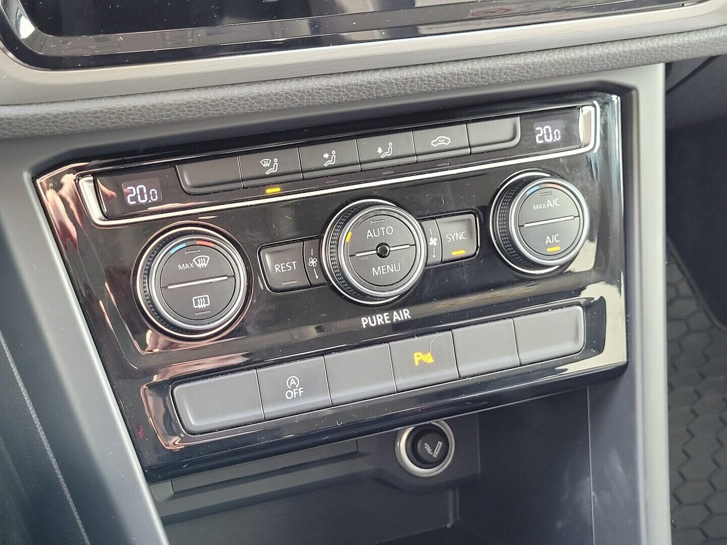 O619V07714_19.webp_TOURAN Comfortline  1.6 TDI 81 kW manuál