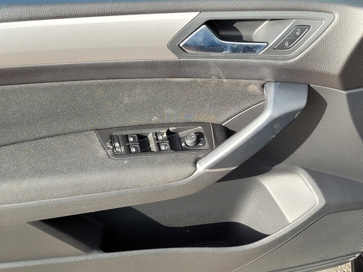 O619V07714_31.webp_TOURAN Comfortline  1.6 TDI 81 kW manuál