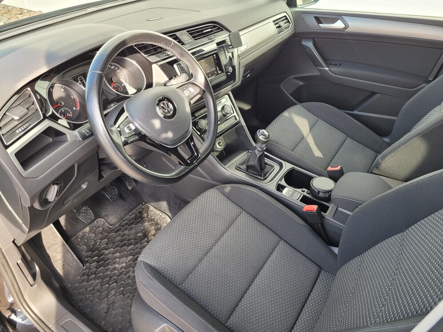 O619V07714_32.webp_TOURAN Comfortline  1.6 TDI 81 kW manuál