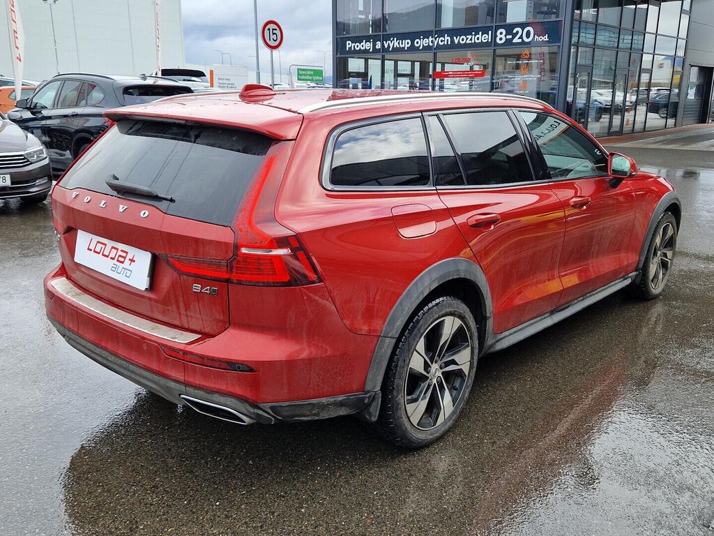 O619V07715_11.webp_V60 Cross Country AWD 2.0 B4 145 kW automat, DPH