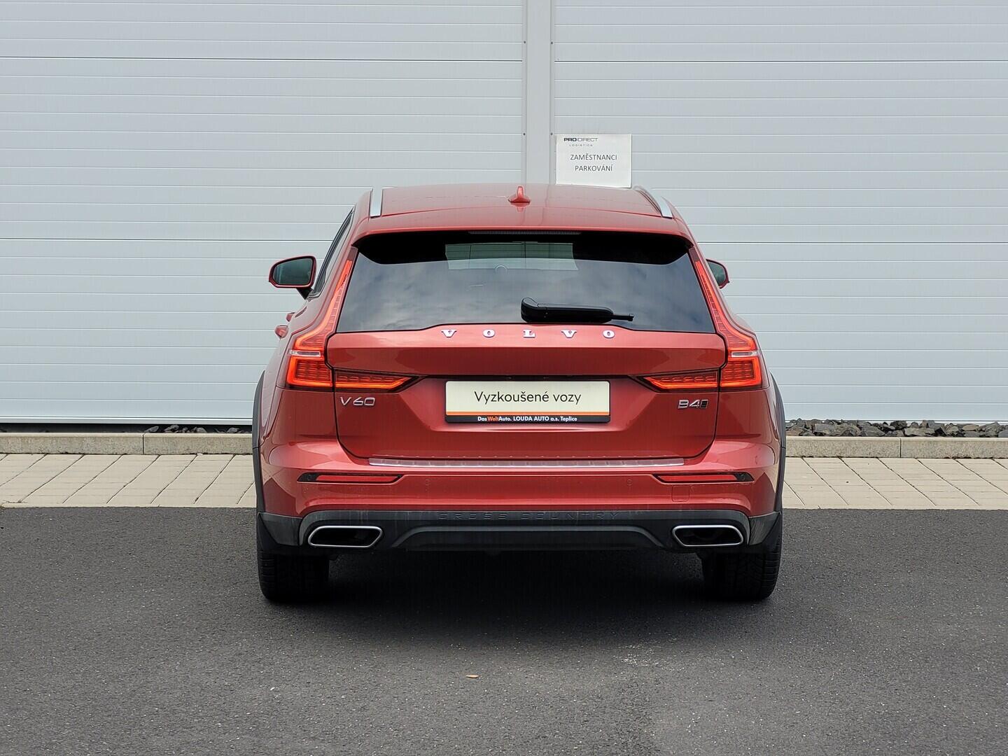 O619V07715_15.webp_V60 Cross Country AWD 2.0 B4 145 kW automat, DPH