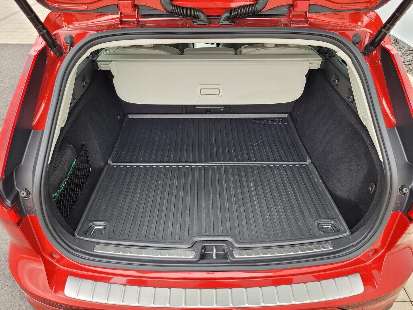 O619V07715_21.webp_V60 Cross Country AWD 2.0 B4 145 kW automat, DPH