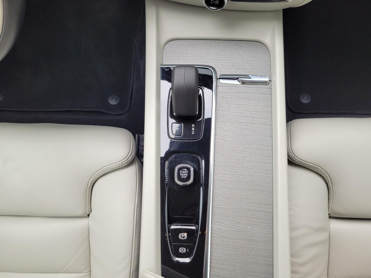 O619V07715_22.webp_V60 Cross Country AWD 2.0 B4 145 kW automat, DPH