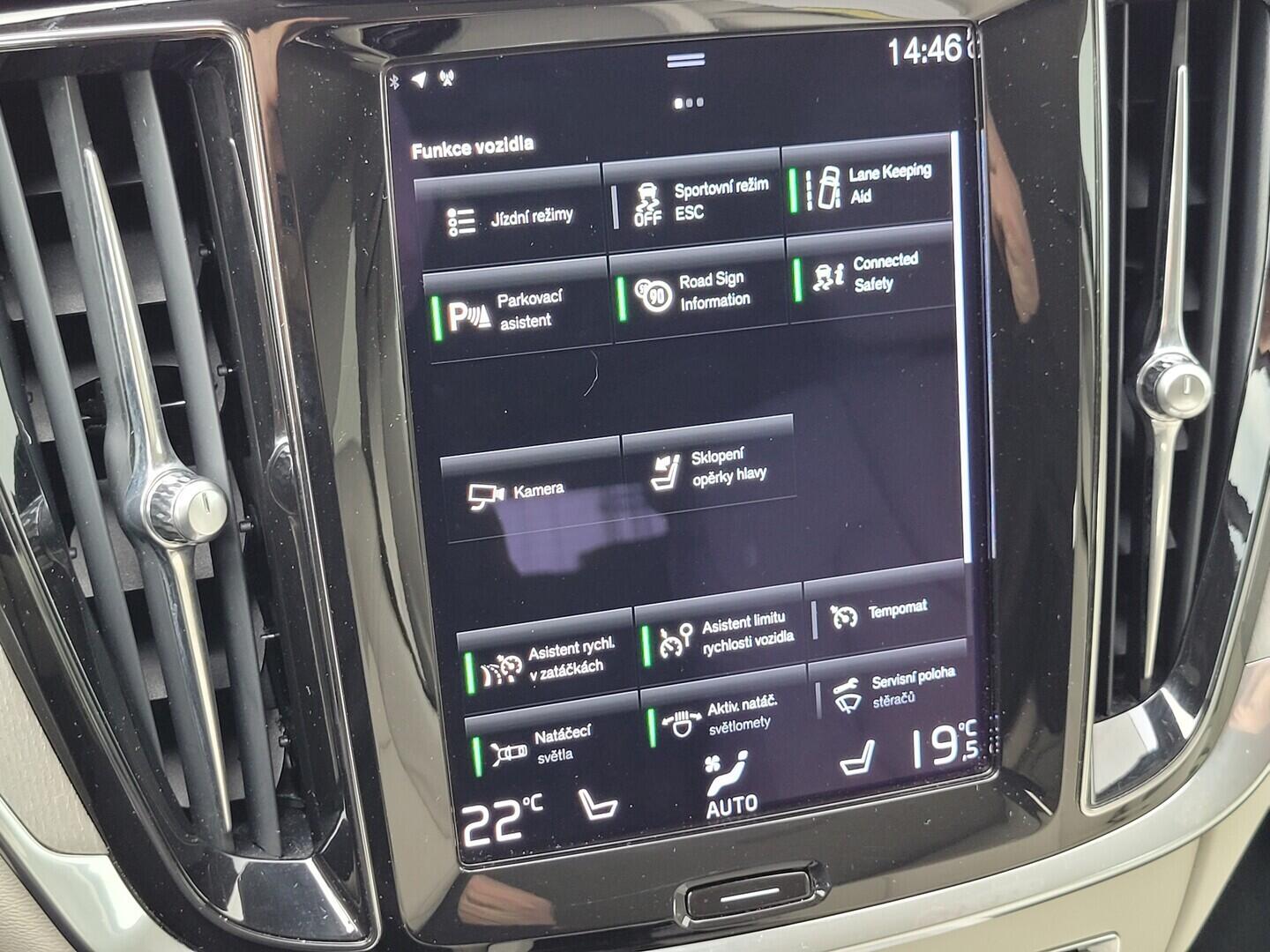 O619V07715_27.webp_V60 Cross Country AWD 2.0 B4 145 kW automat, DPH