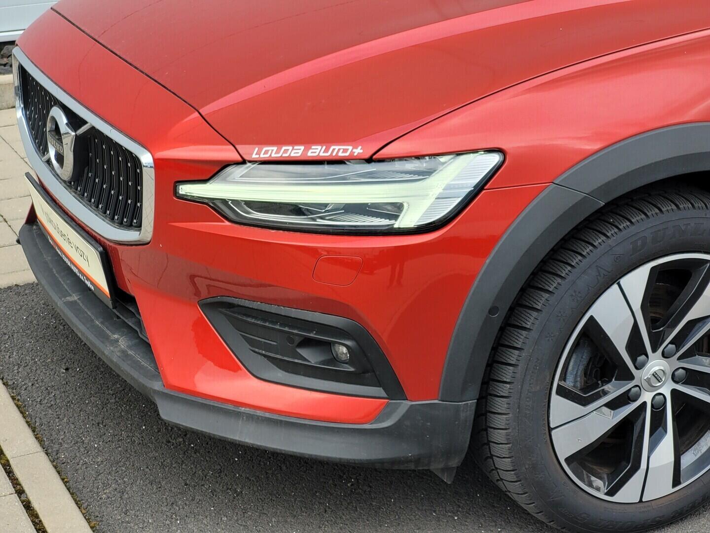 O619V07715_32.webp_V60 Cross Country AWD 2.0 B4 145 kW automat, DPH