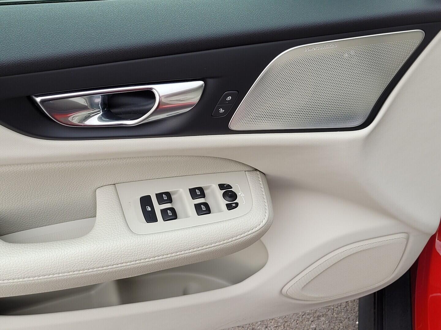 O619V07715_33.webp_V60 Cross Country AWD 2.0 B4 145 kW automat, DPH