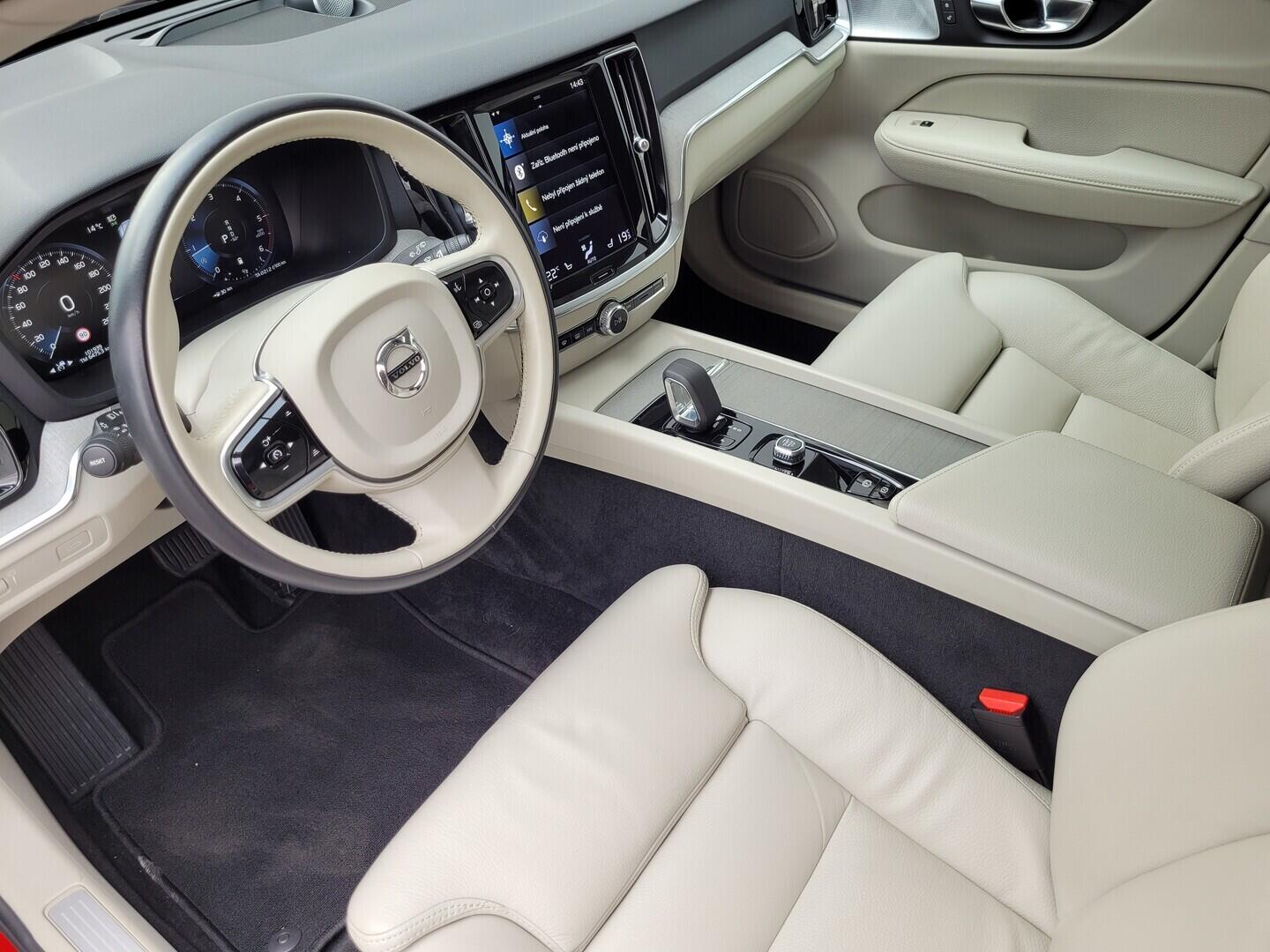 O619V07715_34.webp_V60 Cross Country AWD 2.0 B4 145 kW automat, DPH