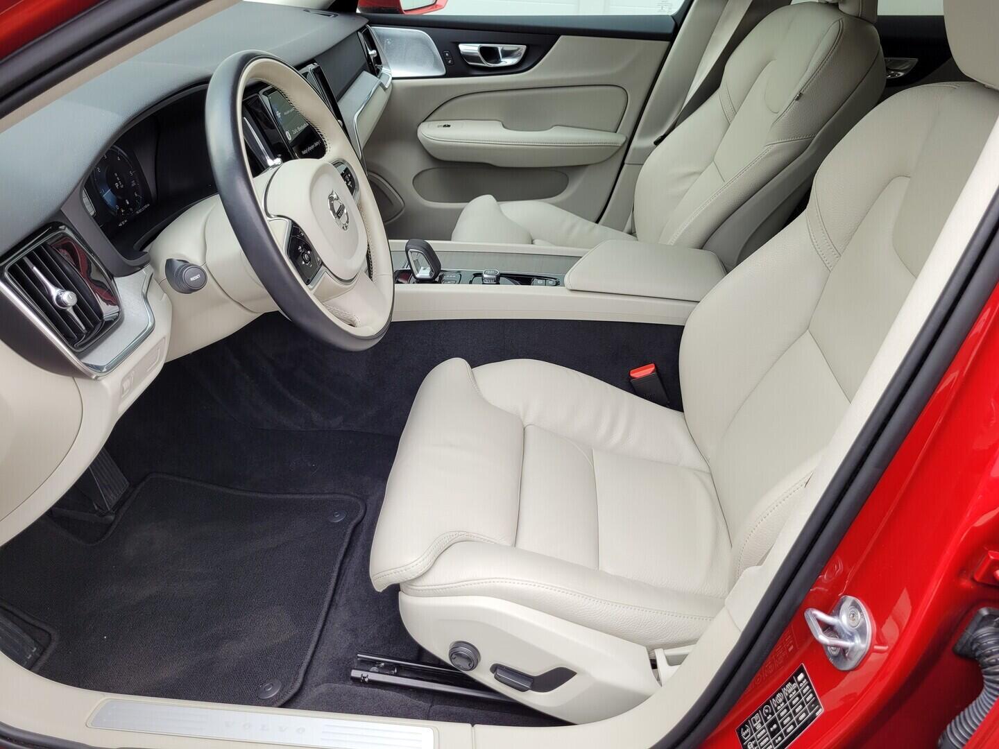 O619V07715_35.webp_V60 Cross Country AWD 2.0 B4 145 kW automat, DPH