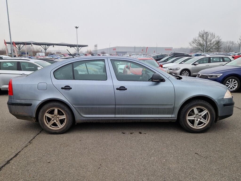 O619V07727_12.webp_OCTAVIA Tour 1.6 MPI 75 kW manuál