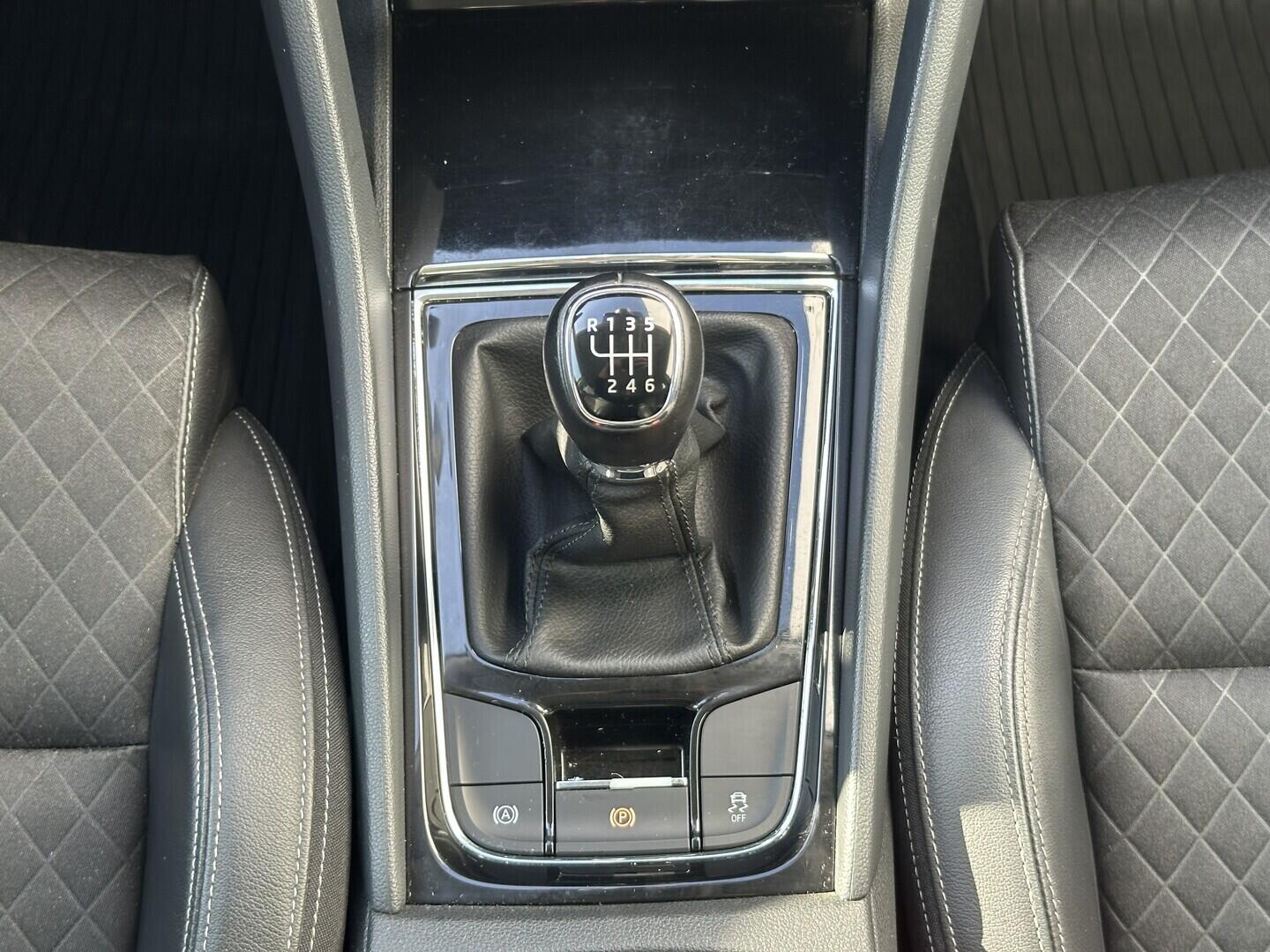 O619V07732_25.webp_KAROQ Style Plus 1.5 TSI 110 kW manuál