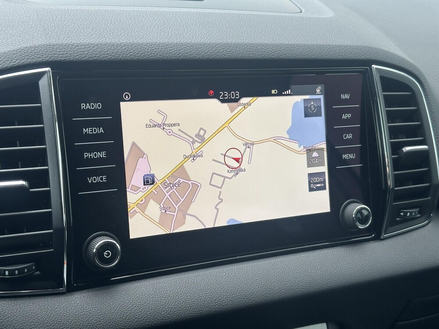 O619V07738_25.webp_KAROQ Style 1.6 TDI 85 kW manuál, DPH