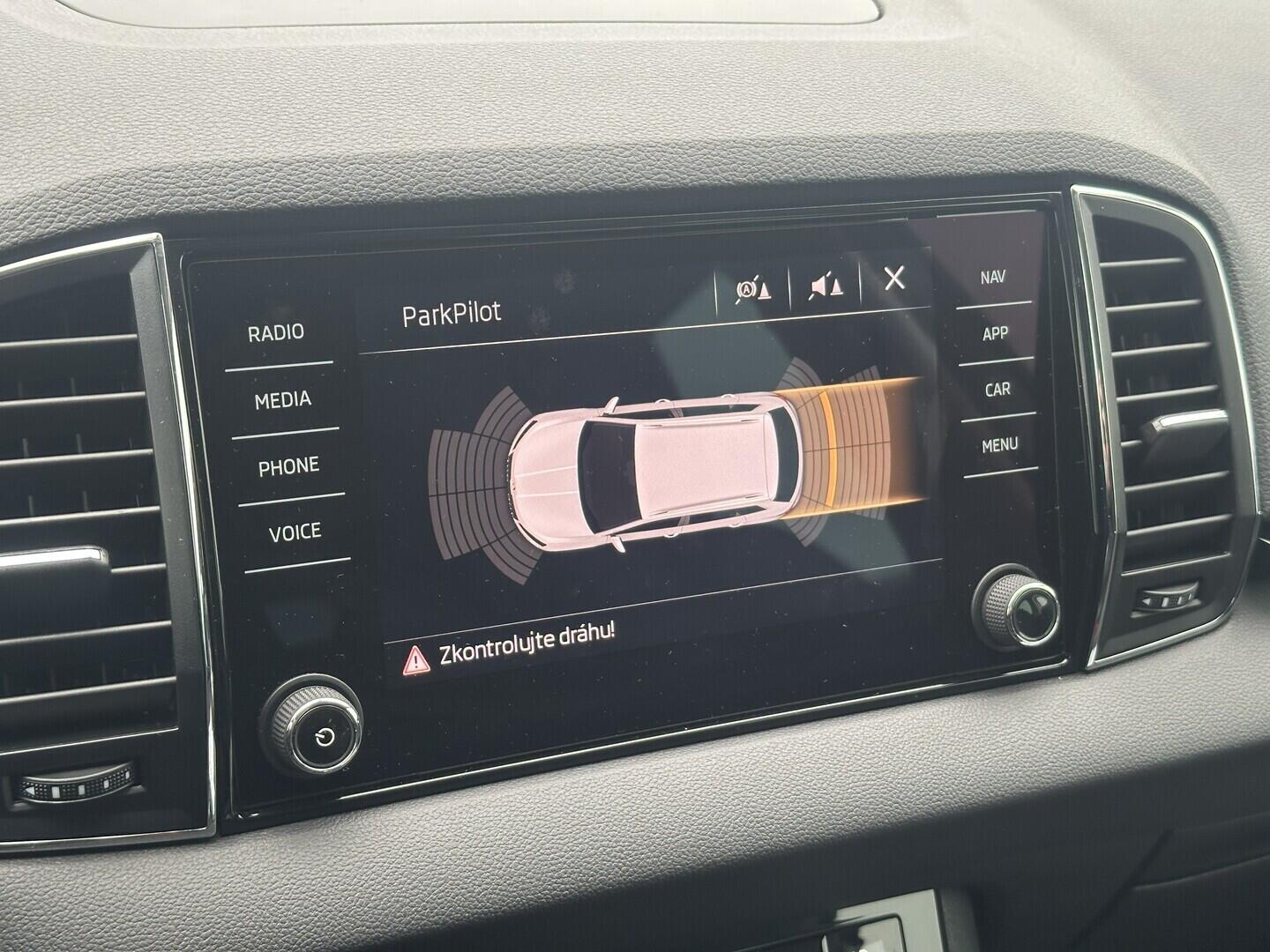 O619V07738_27.webp_KAROQ Style 1.6 TDI 85 kW manuál, DPH