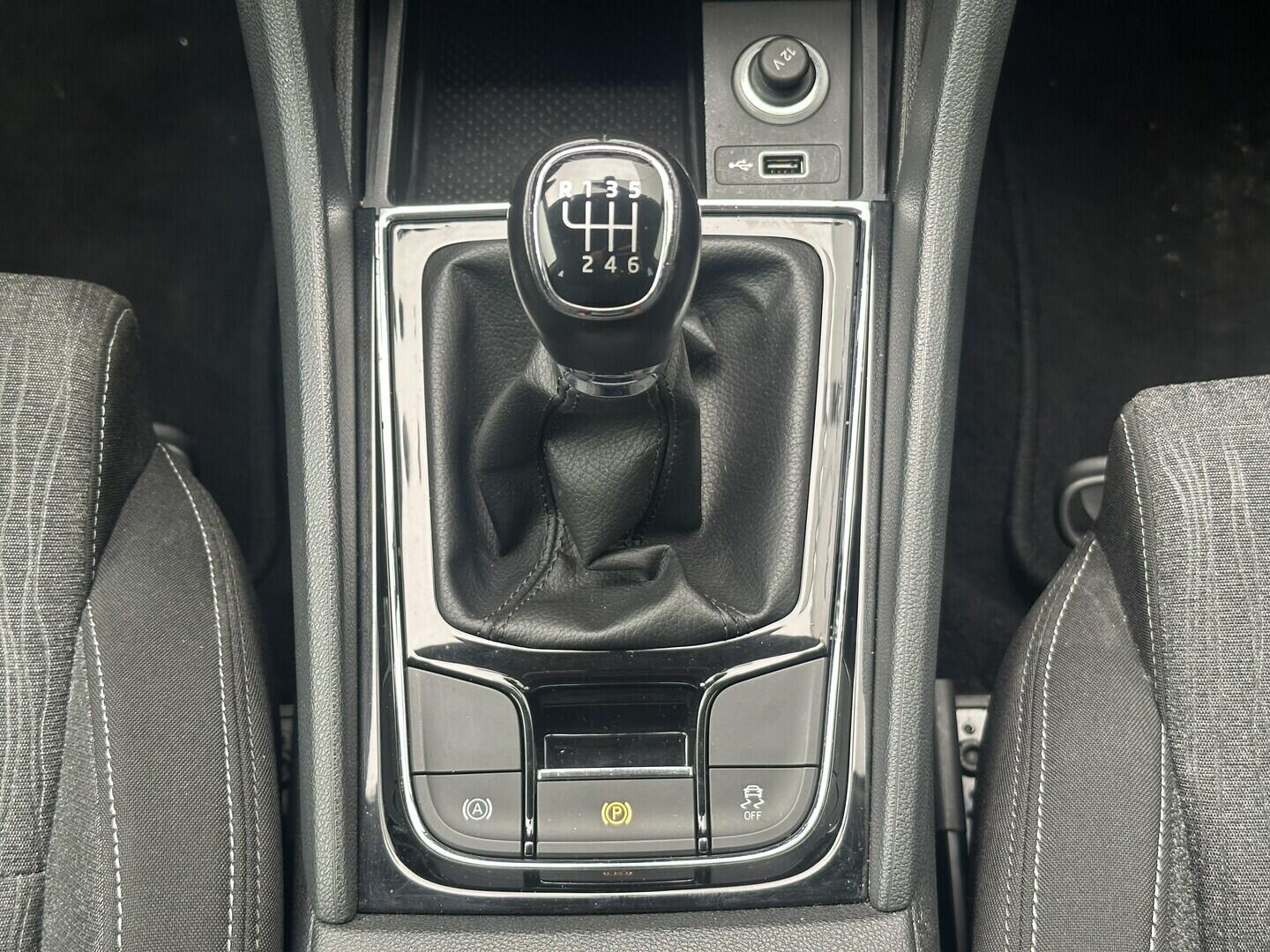 O619V07738_28.webp_KAROQ Style 1.6 TDI 85 kW manuál, DPH