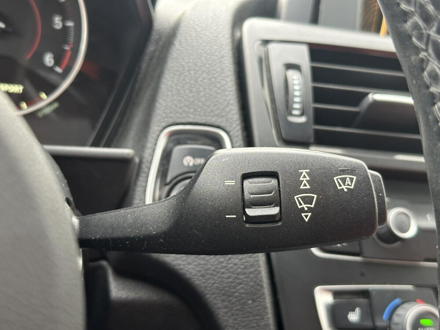 O619V07740_22.webp_120 xDrive Mpaket 2.0 D 135 kW manuál