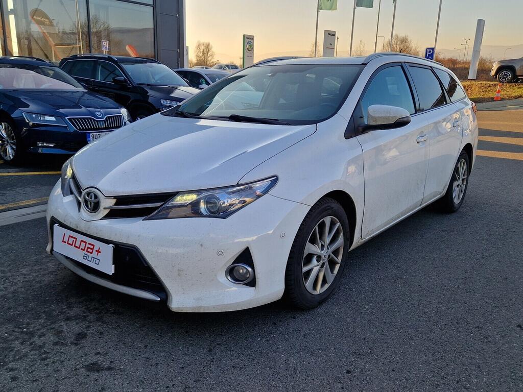 O619V07745_10.webp_AURIS Touring Sports Active 1.4 D-4D 66 kW manuál