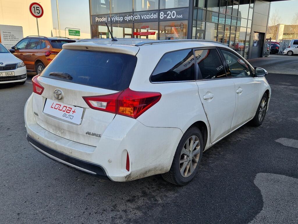 O619V07745_11.webp_AURIS Touring Sports Active 1.4 D-4D 66 kW manuál