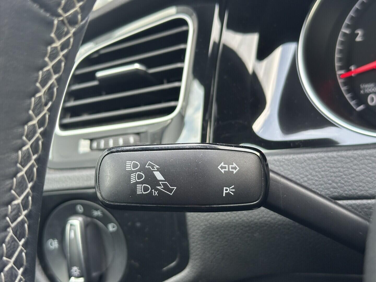 O619V07760_21.webp_GOLF R-Line 1.4 TSI 92 kW manuál, DPH