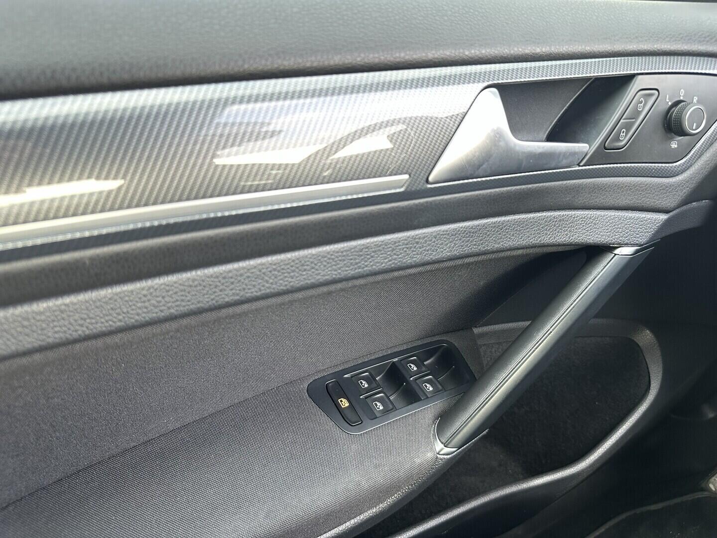 O619V07760_23.webp_GOLF R-Line 1.4 TSI 92 kW manuál, DPH