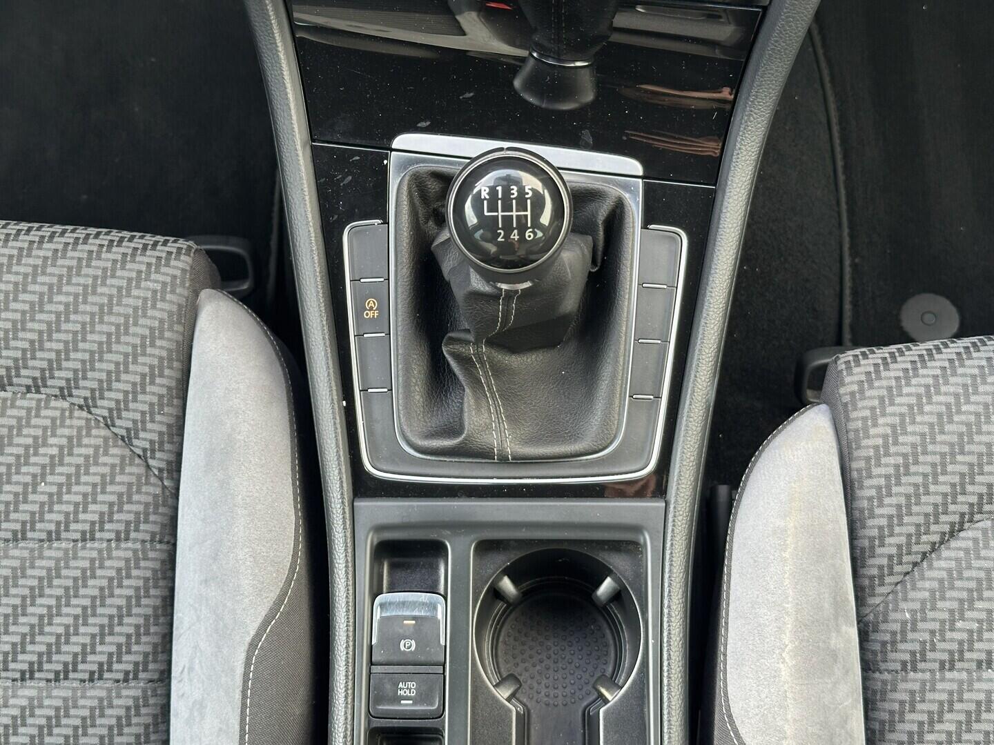 O619V07760_28.webp_GOLF R-Line 1.4 TSI 92 kW manuál, DPH