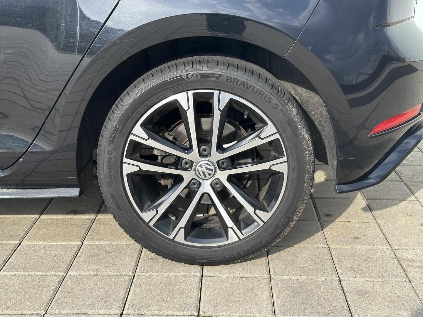 O619V07760_31.webp_GOLF R-Line 1.4 TSI 92 kW manuál, DPH