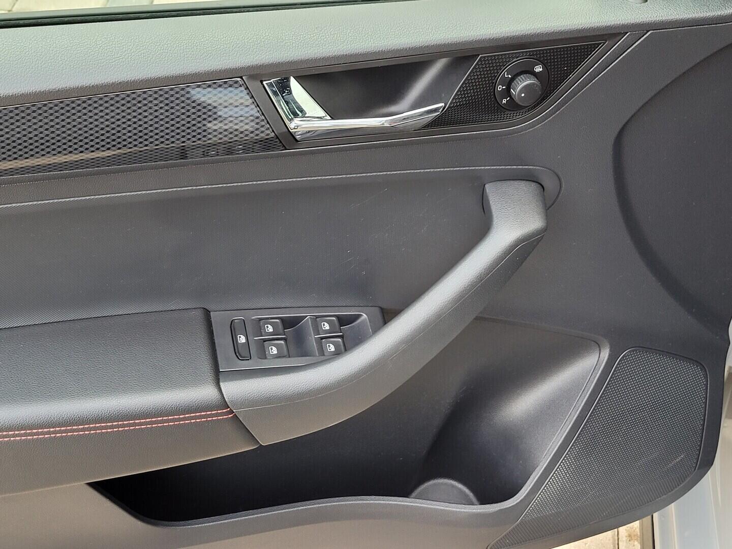 O619V07764_33.webp_RAPID Monte Carlo 1.4 TSI 92 kW automat