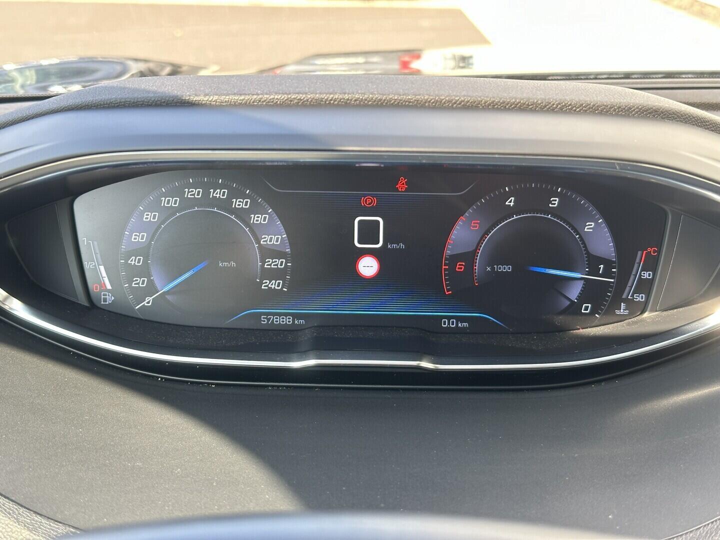 O619V07767_19.webp_3008 Allure 1.5 BlueHDi 96 kW manuál