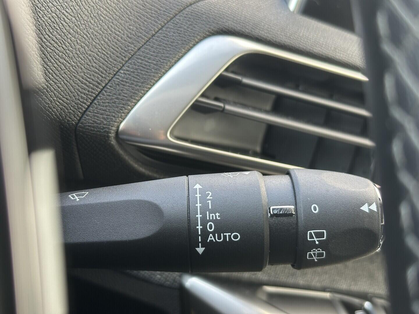 O619V07767_23.webp_3008 Allure 1.5 BlueHDi 96 kW manuál