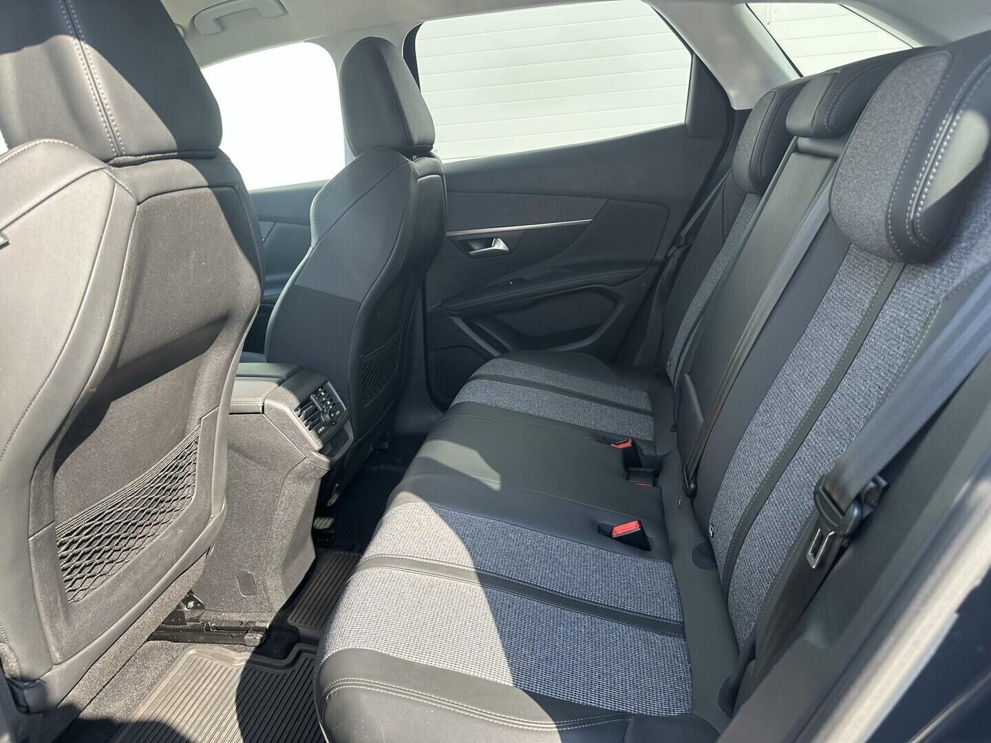 O619V07767_30.webp_3008 Allure 1.5 BlueHDi 96 kW manuál