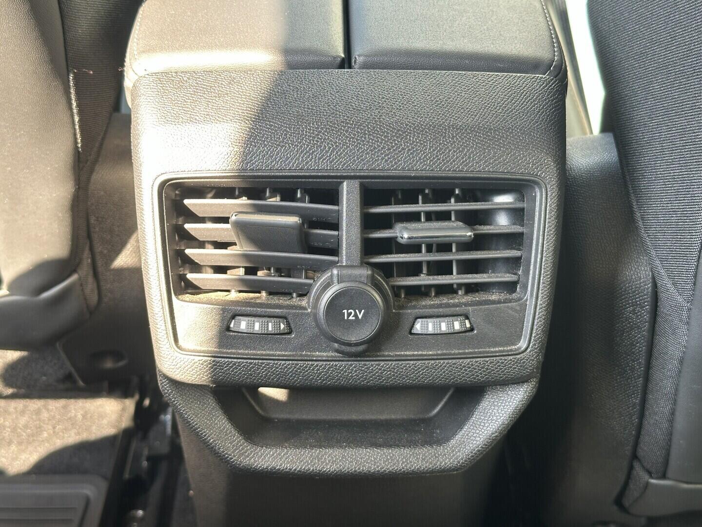 O619V07767_31.webp_3008 Allure 1.5 BlueHDi 96 kW manuál