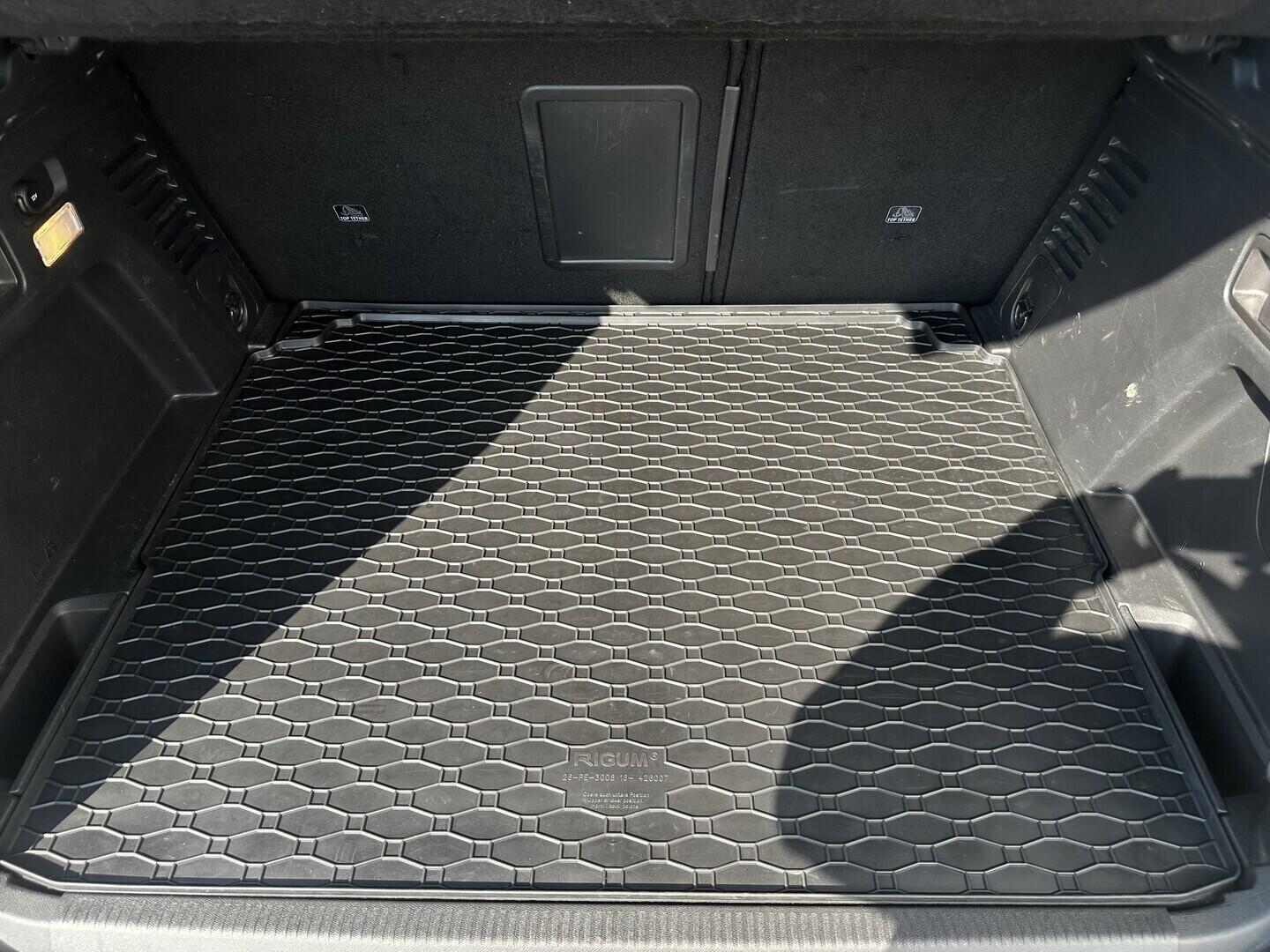 O619V07767_33.webp_3008 Allure 1.5 BlueHDi 96 kW manuál