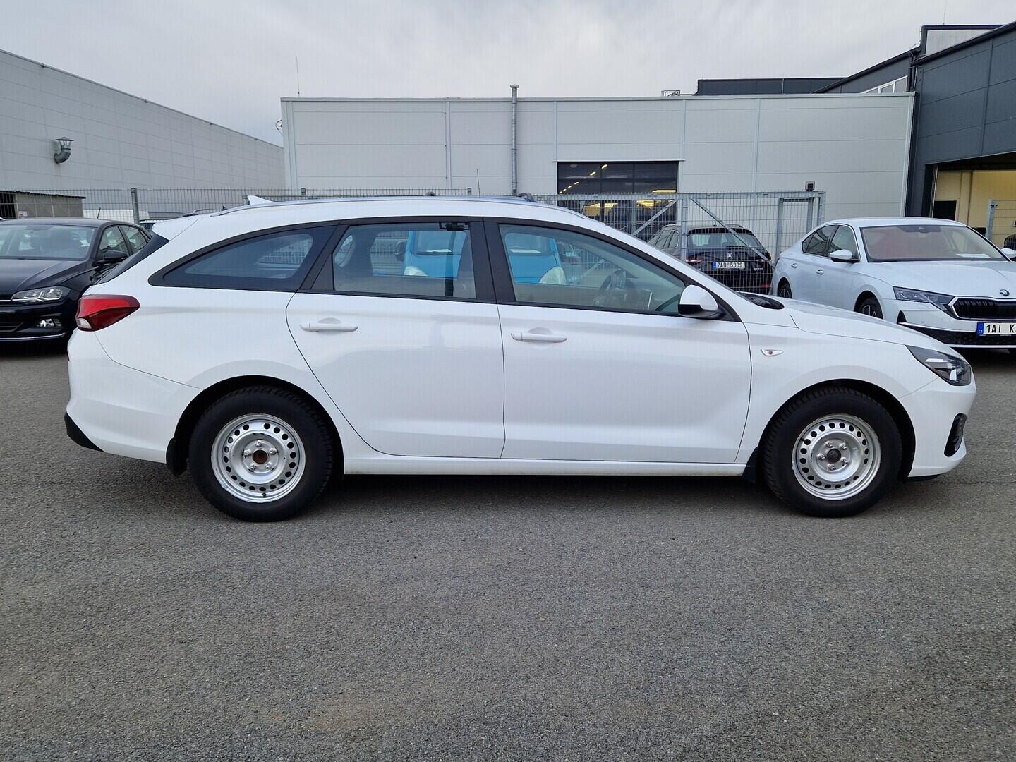 O619V07782_12.webp_I30 Start Plus 1.5 DPI 81 kW manuál