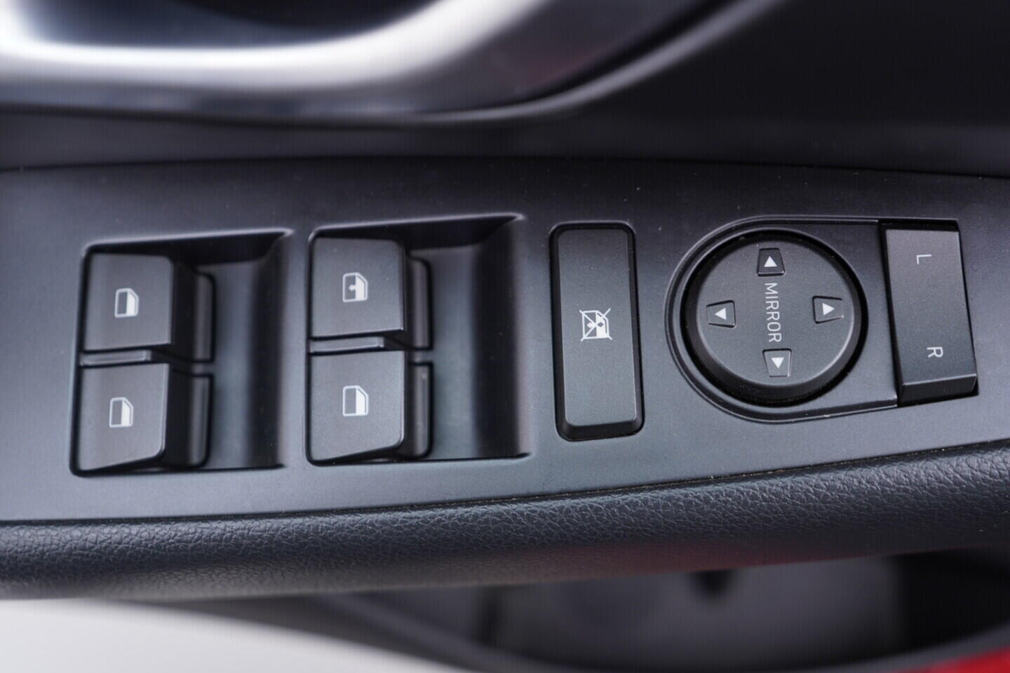 O619V07786_20.webp_I30  1.0 GDi 88 kW manuál