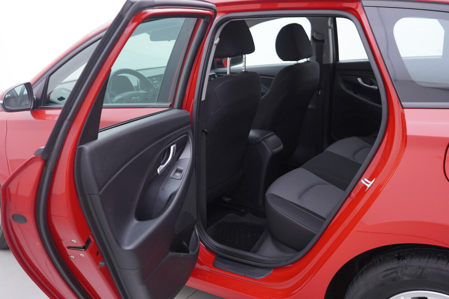 O619V07786_31.webp_I30  1.0 GDi 88 kW manuál