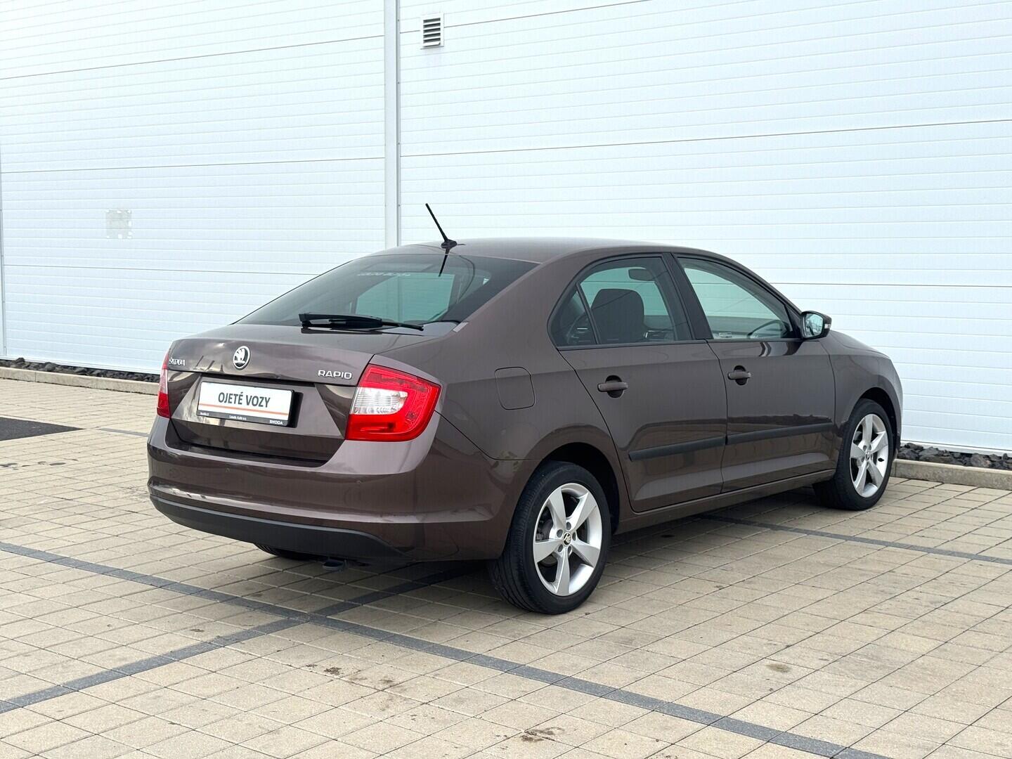 O619V07797_14.webp_RAPID Ambiente 1.2 TSI 66 kW manuál