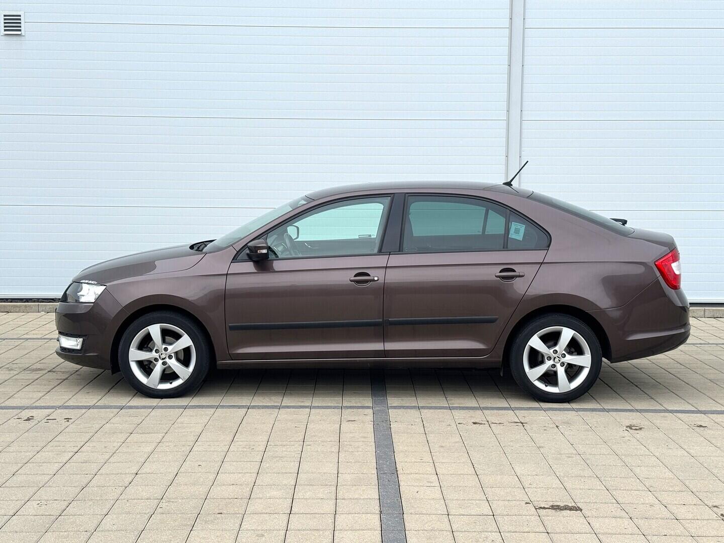 O619V07797_17.webp_RAPID Ambiente 1.2 TSI 66 kW manuál