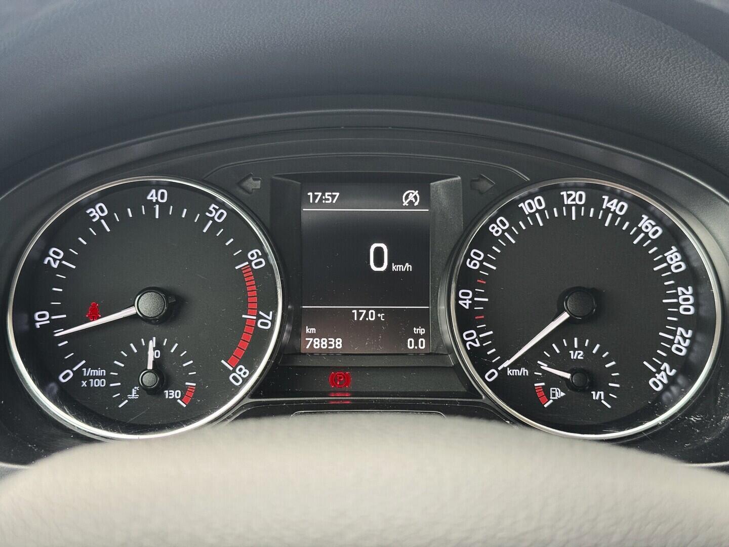 O619V07797_19.webp_RAPID Ambiente 1.2 TSI 66 kW manuál