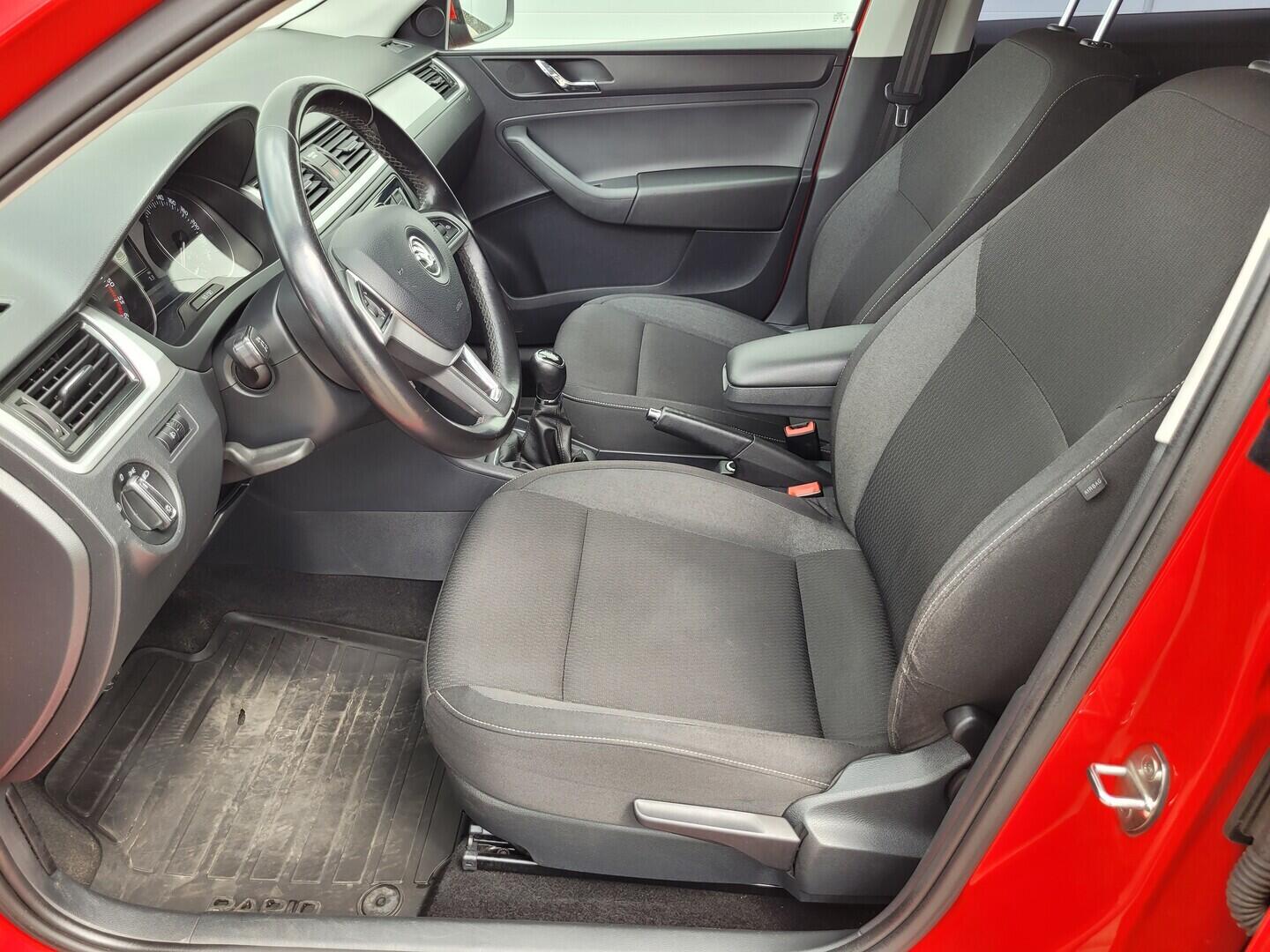O619V07805_27.webp_RAPID Ambition 1.4 TDI 66 kW manuál