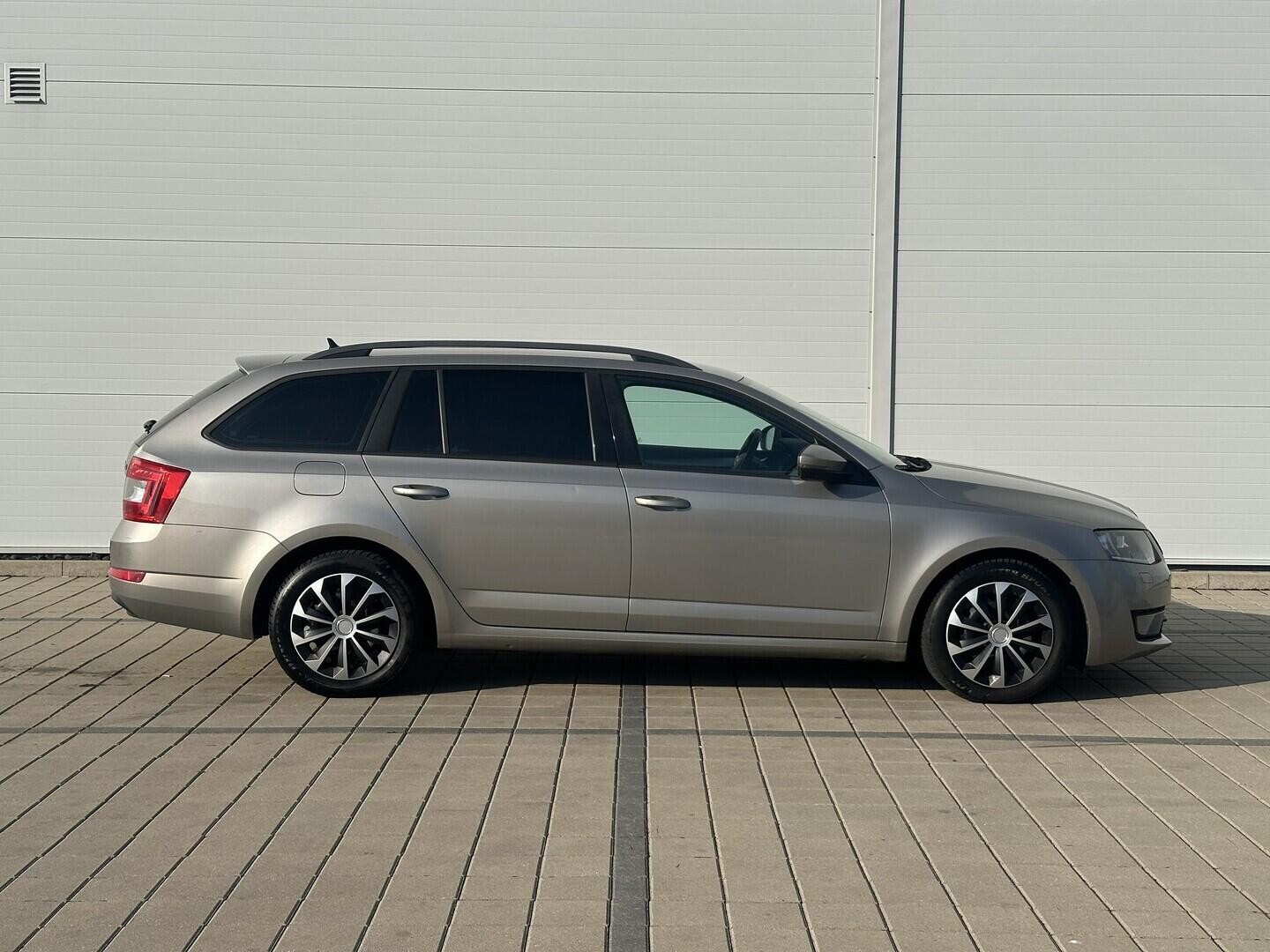 O619V07816_13.webp_OCTAVIA Elegance 2.0 TDI 110 kW manuál