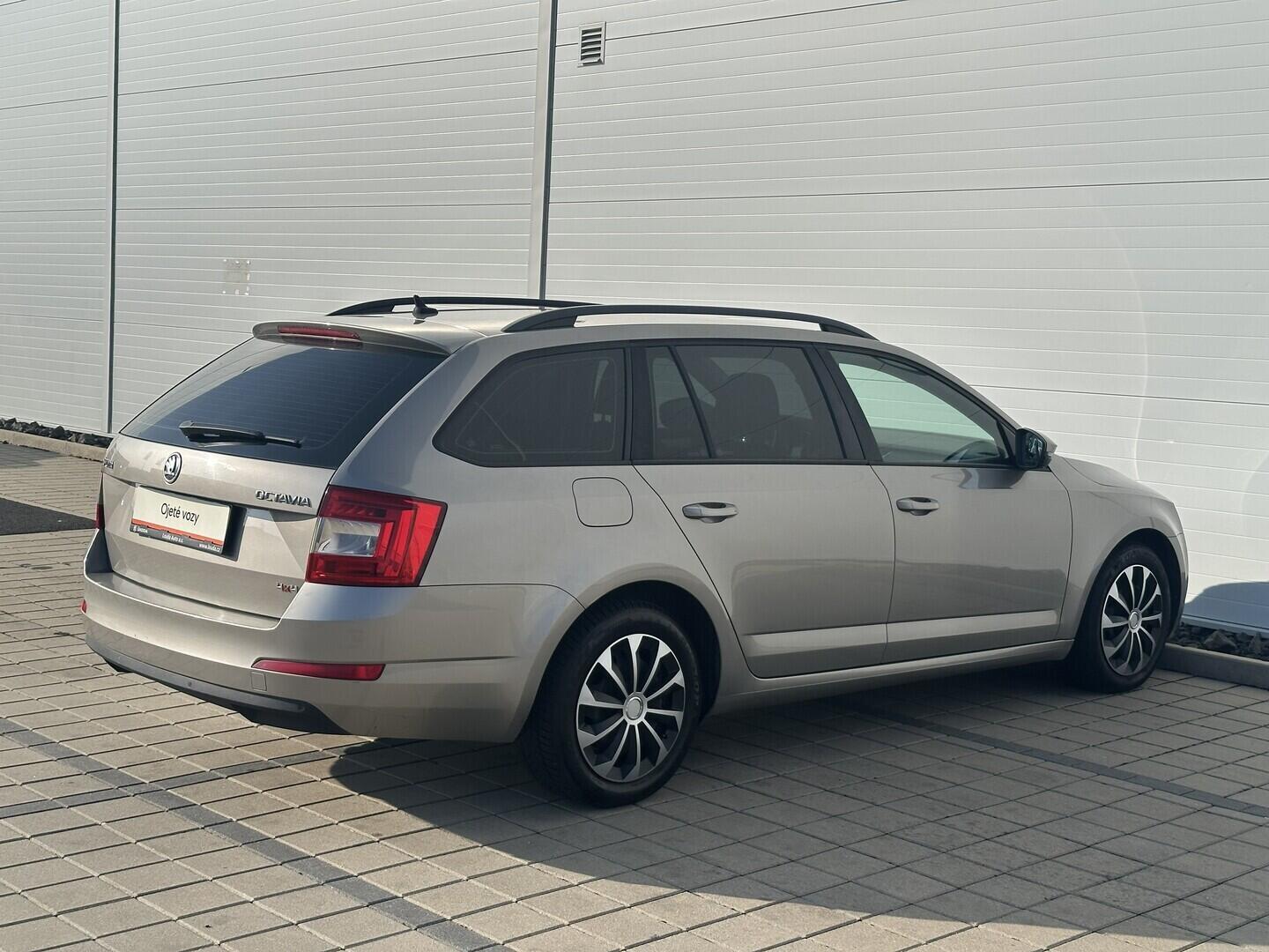 O619V07816_14.webp_OCTAVIA Elegance 2.0 TDI 110 kW manuál