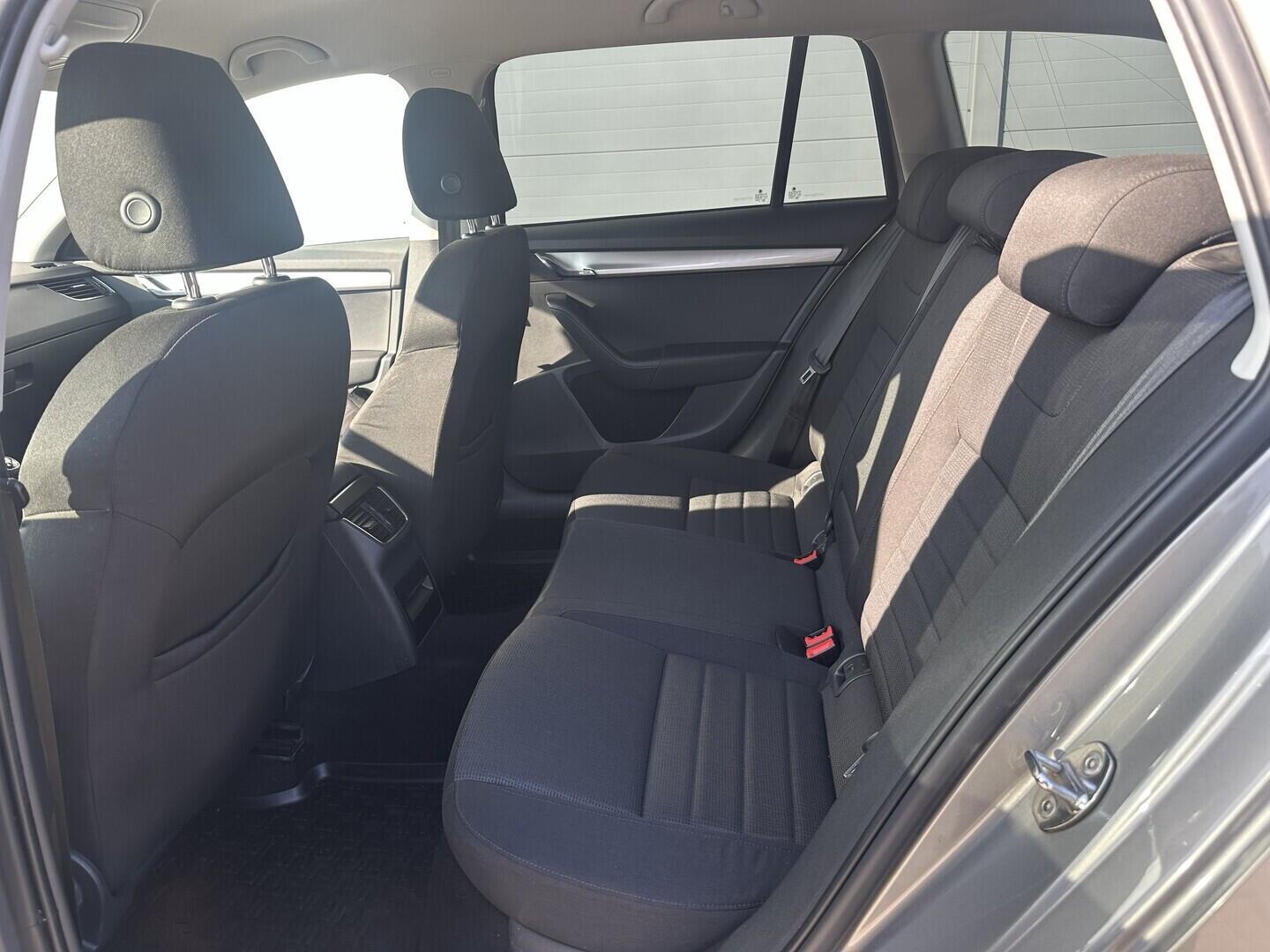 O619V07816_28.webp_OCTAVIA Elegance 2.0 TDI 110 kW manuál